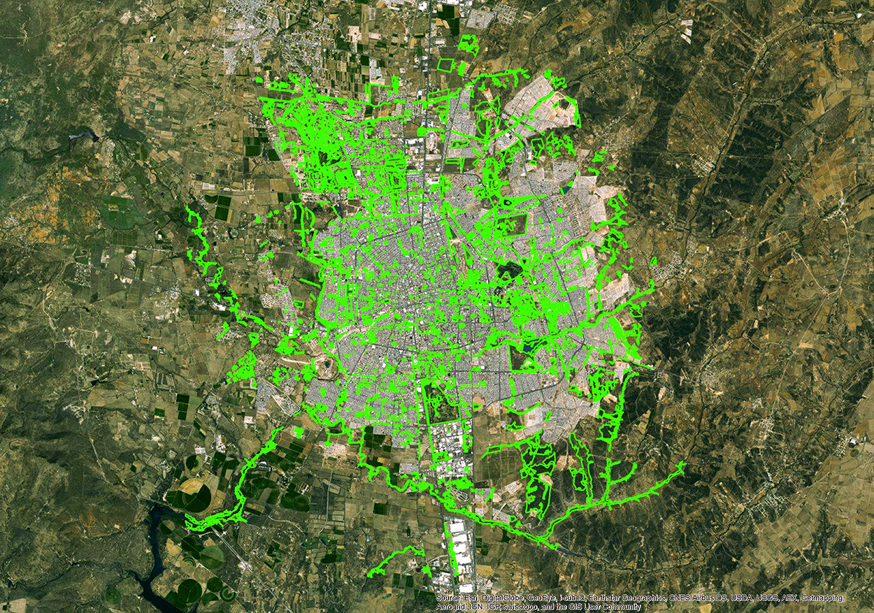 Figura 2. Imagen que muestra las áreas verdes detectadas dentro de la ciudad de Aguascalientes y su ámbito